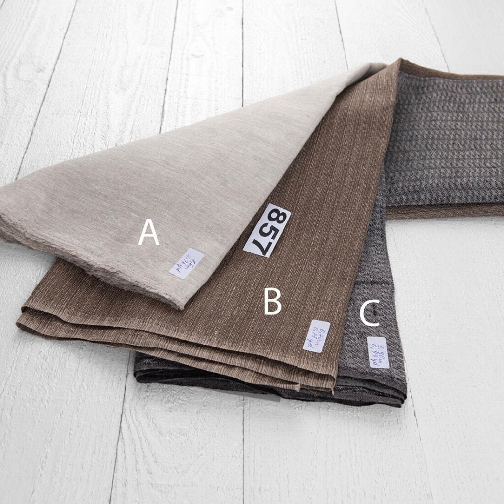 Linstoffstykker, sett nr. 857 5 Linen Fabric Cuts, Set No. 857