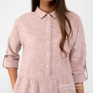 Judit dress in brownish colour.