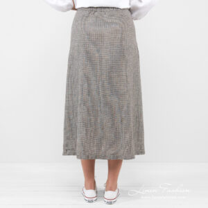 linen long checked shirt from backside.