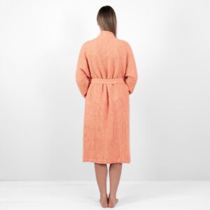 BINGO Badekåpe fersken 12 linen cotton peach bathrobe from backside.