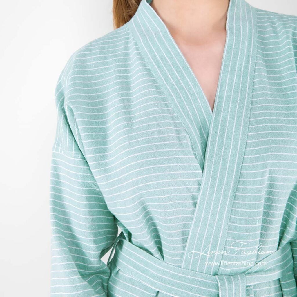 MARY Badekåpe lys grønn 3 Mary linen bathrobe for women, light green.