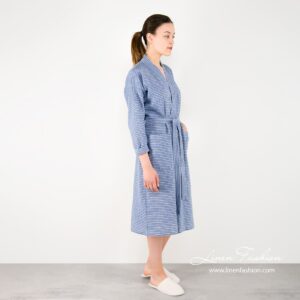 Bathrobe with stripes in blue for women.