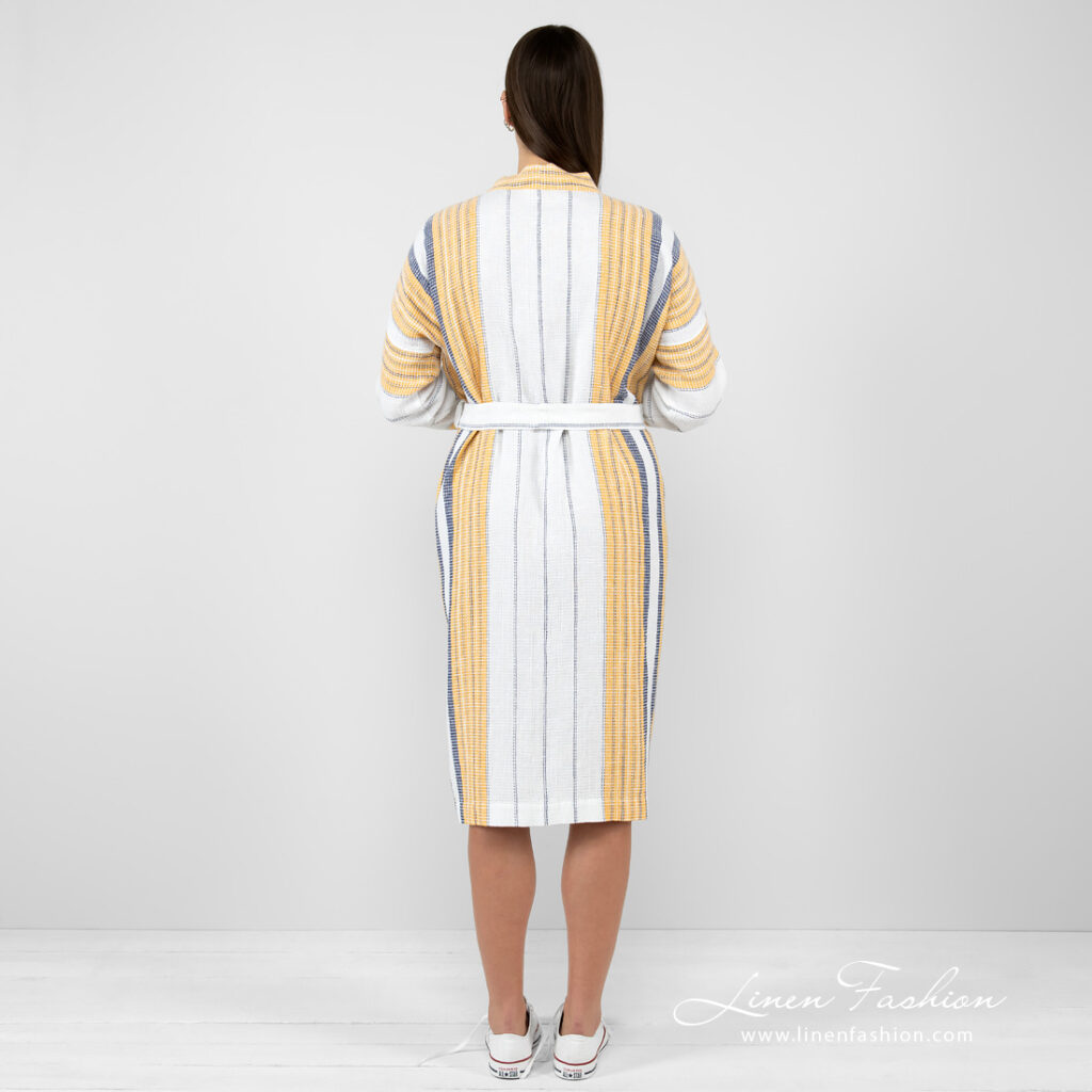 KORA Badekåpe hvitstripet 6 striped bathrobe linen cotton from backside.