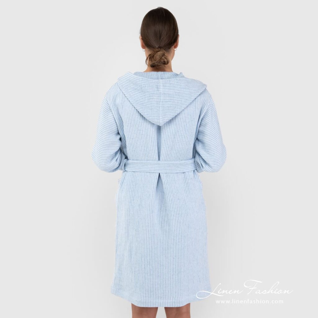 AIRA Badekåpe med hette blå 5 AIRA blue linen cotton bathrobe with hoodie from back side
