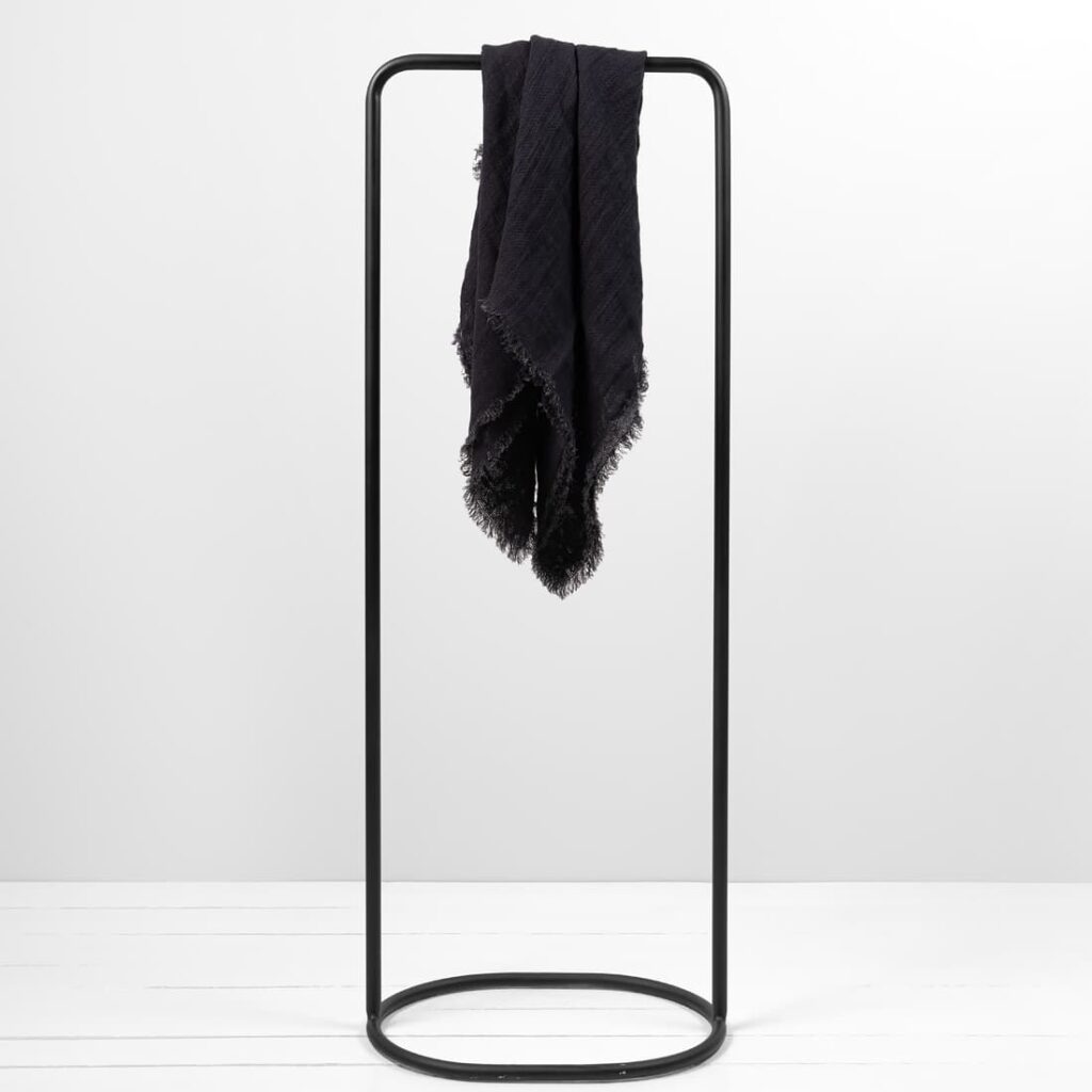 INO Skjerf svart 2 black linen scarf, washed
