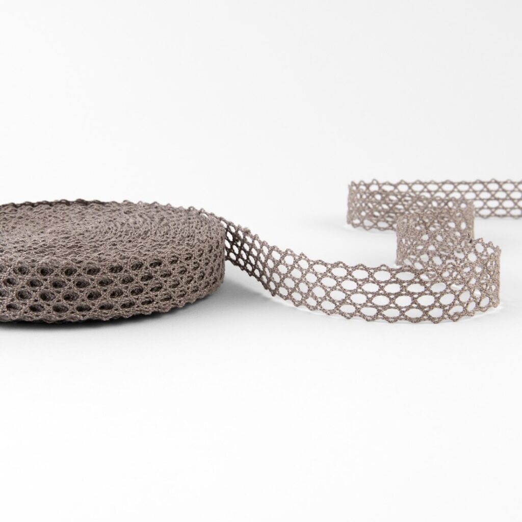 Linen lace dark beige No. 81