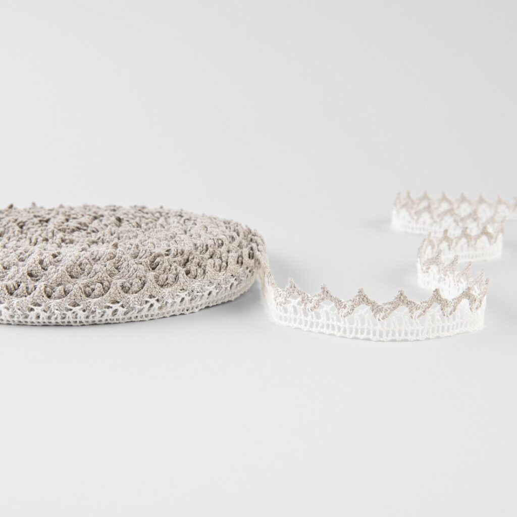 Linen lace white and natural No. 91