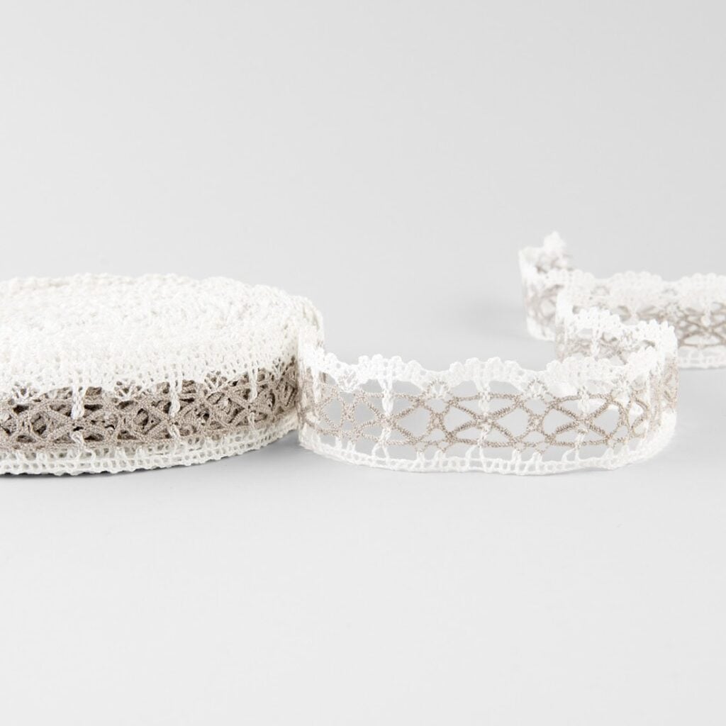 Linen lace bright white No. 103