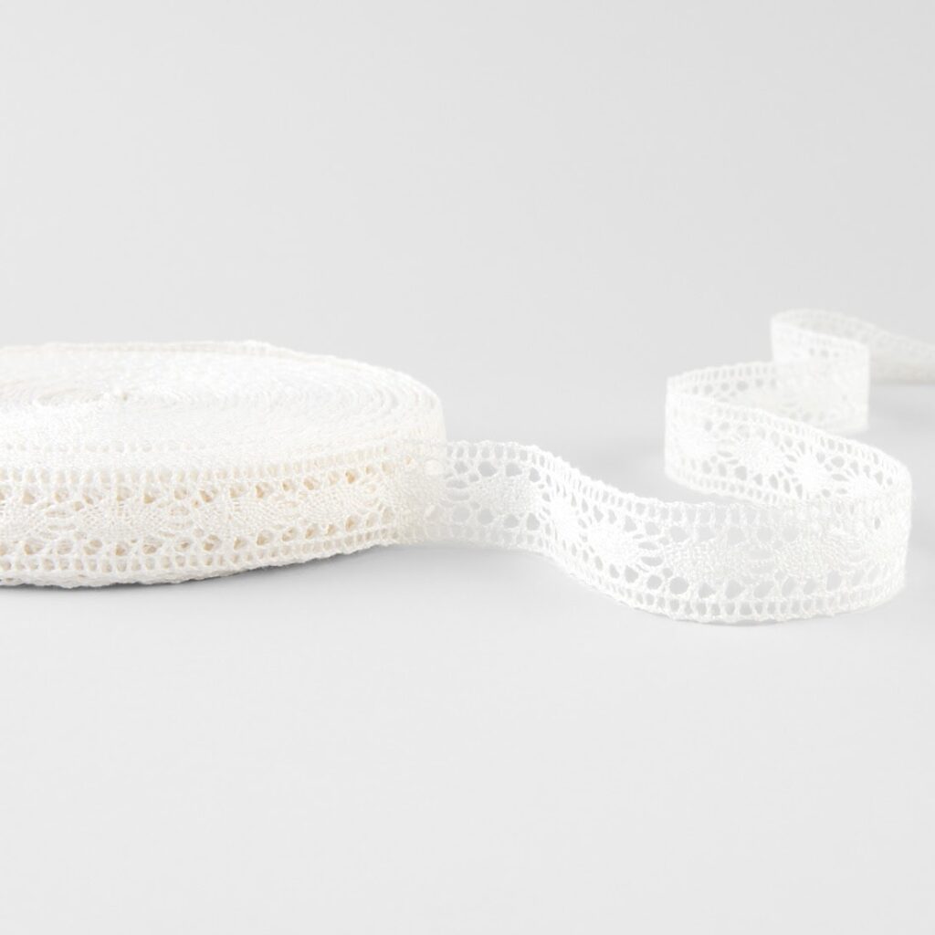 Linen lace bright white No. 103