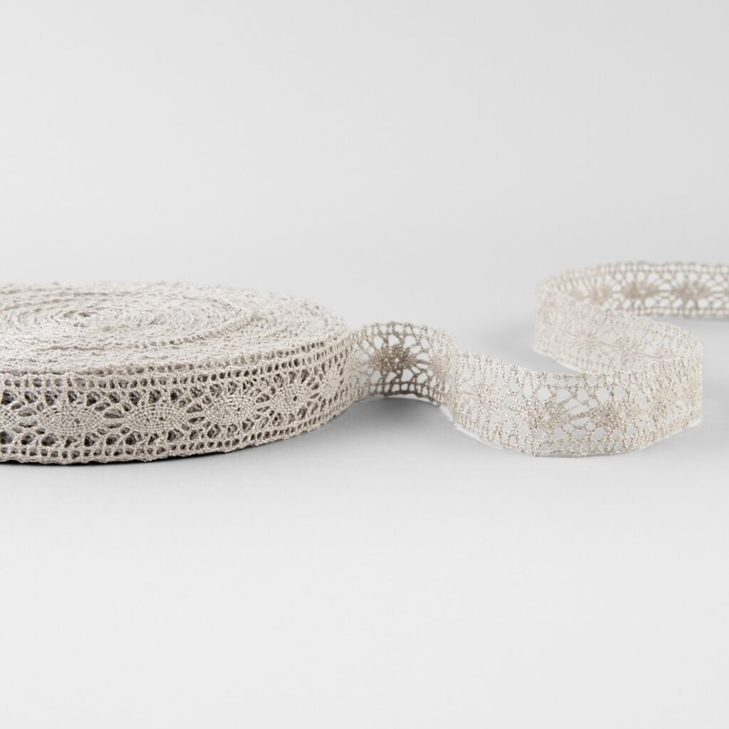 Linen lace bright white No. 103