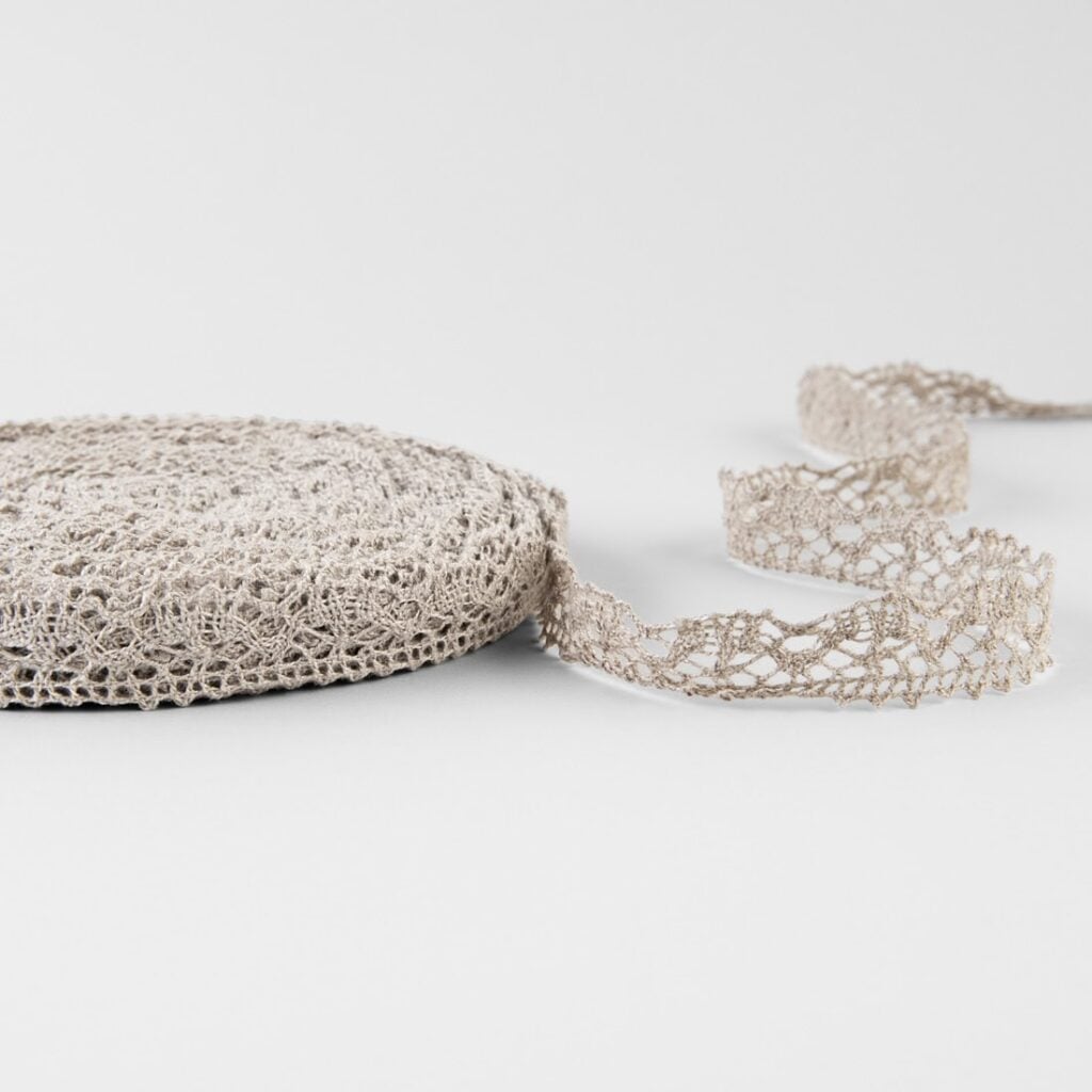 Linen lace bright white No. 103