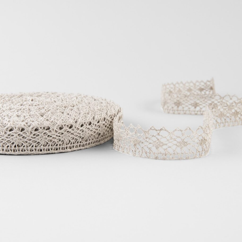 Linen lace bright white No. 103