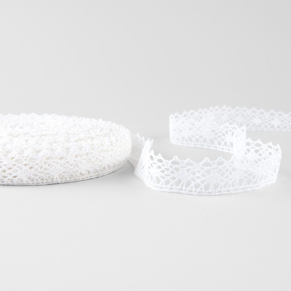 Linen lace bright white No. 103