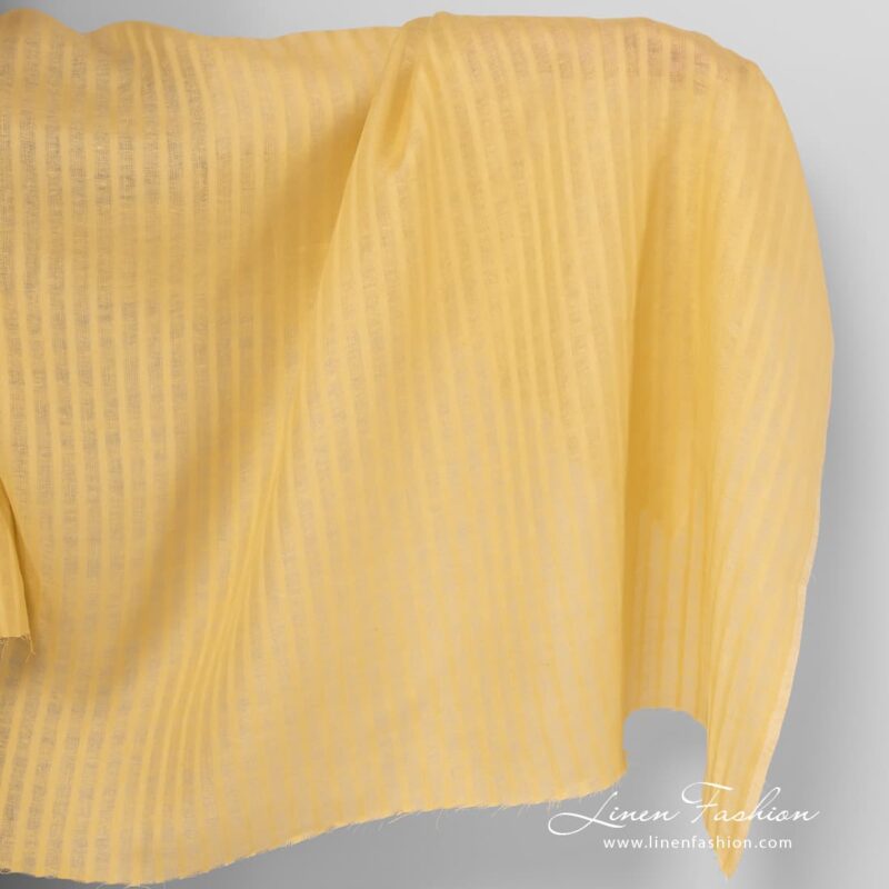 Gulstripet lett linstoff 5 Yellow striped lightweight linen fabric.